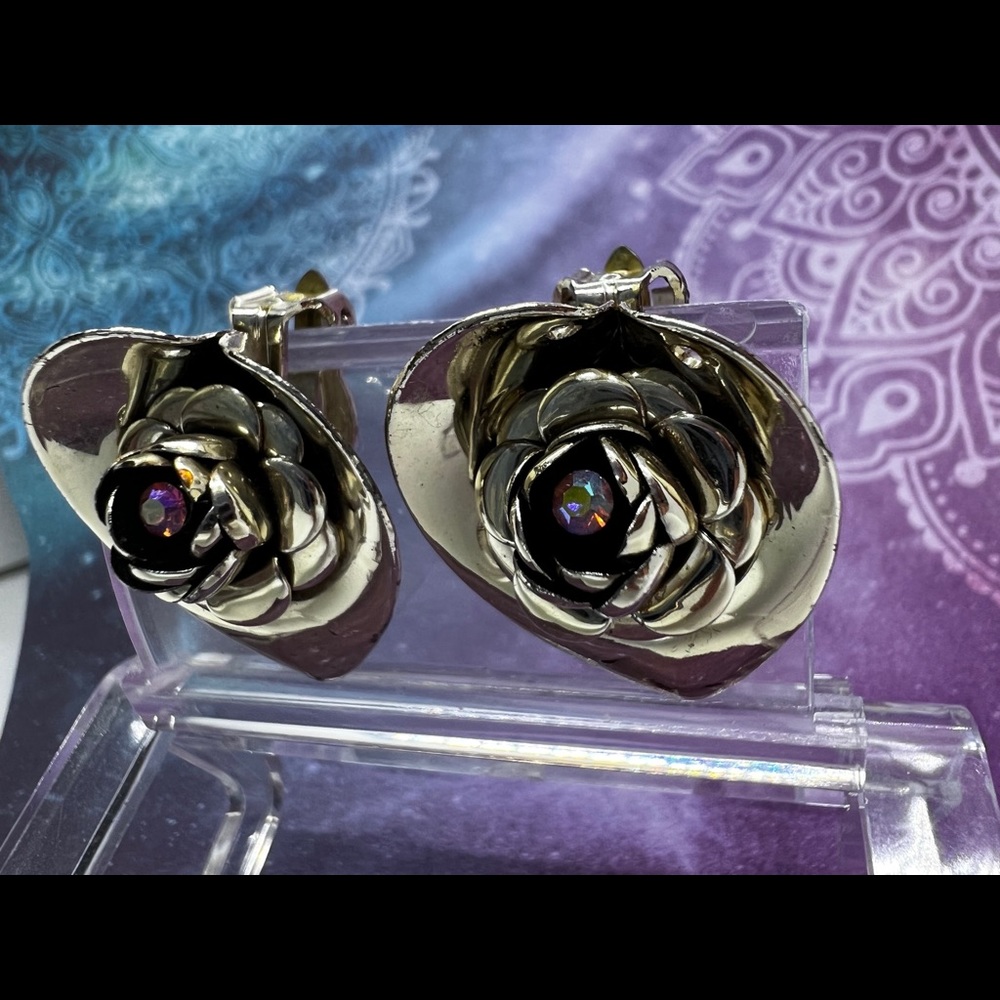 Vintage Silver-tone Floral Clip Earrings w/Red Aurora Borealis Rhinestone’s - Picture 4 of 4